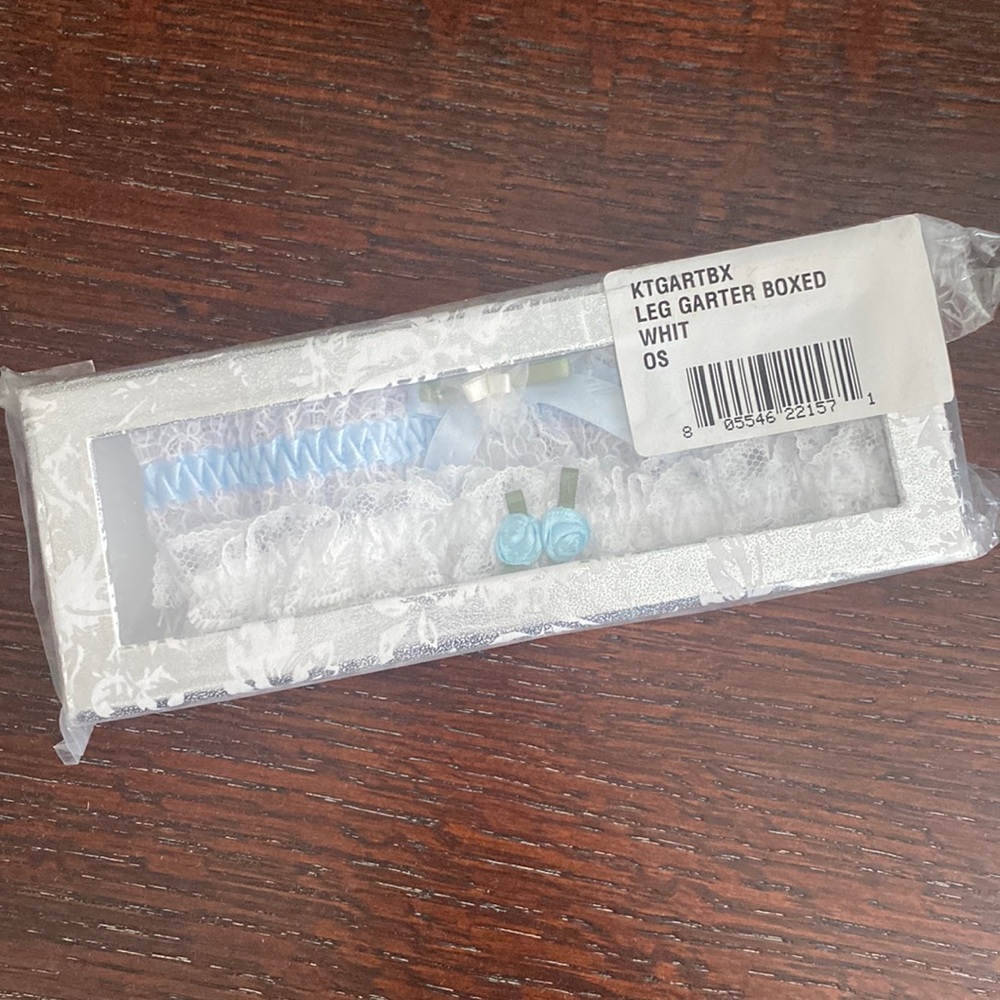 NIB Elegant White and Blue Leg Garter.